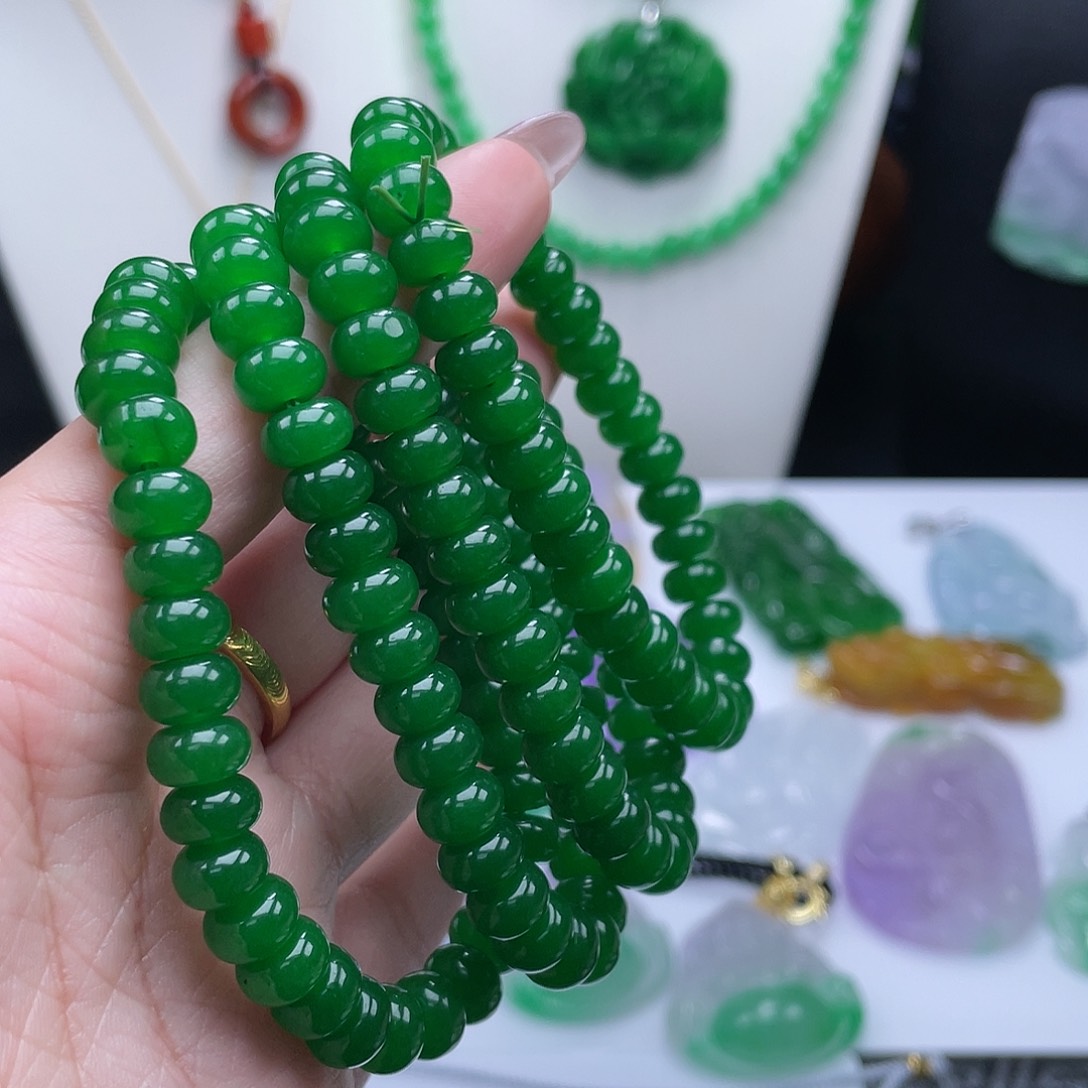 翡翠吊坠(赠链)未镶嵌