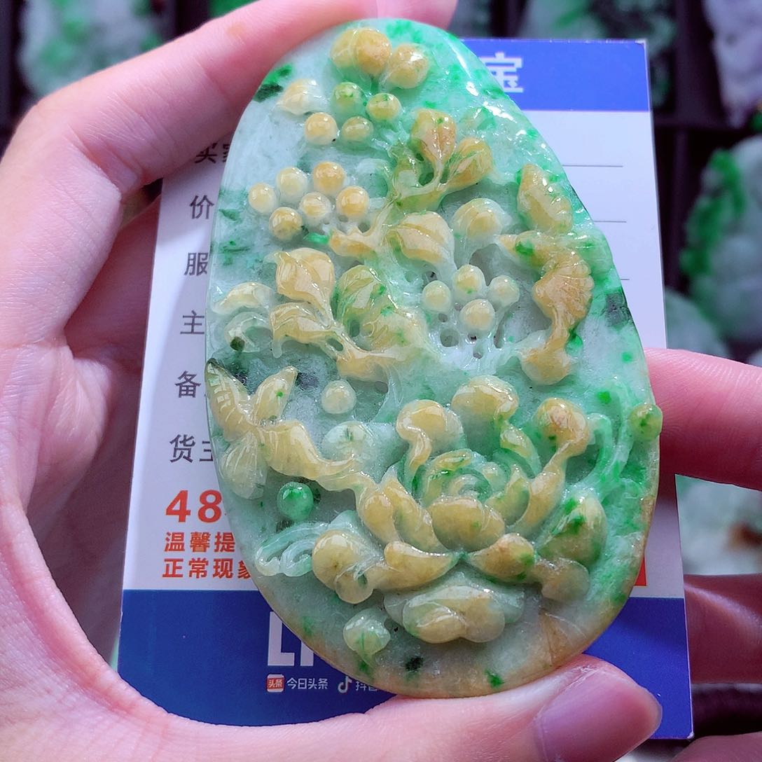 翡翠未镶嵌颈饰挂件