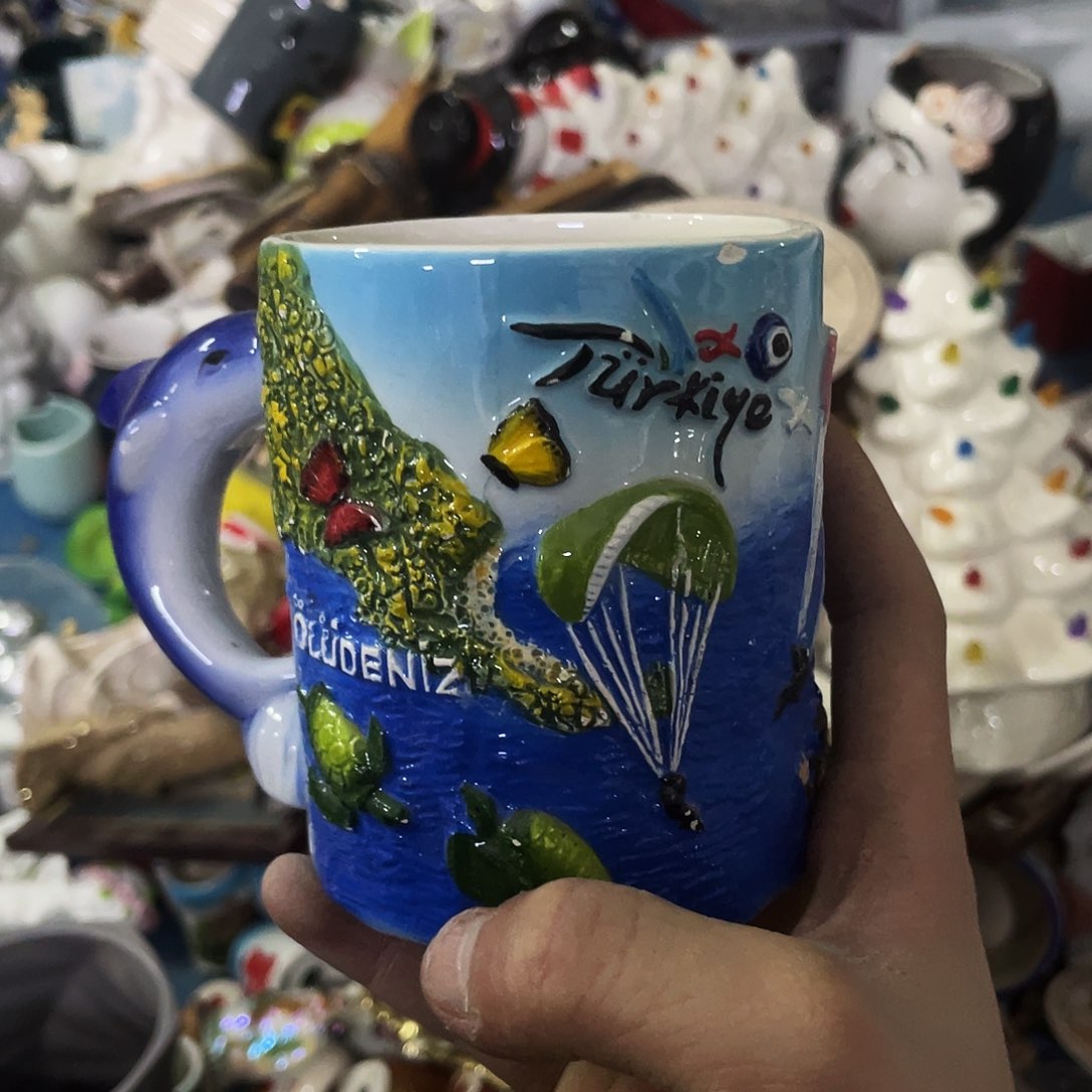 摆件  磕碰。 封釉。       