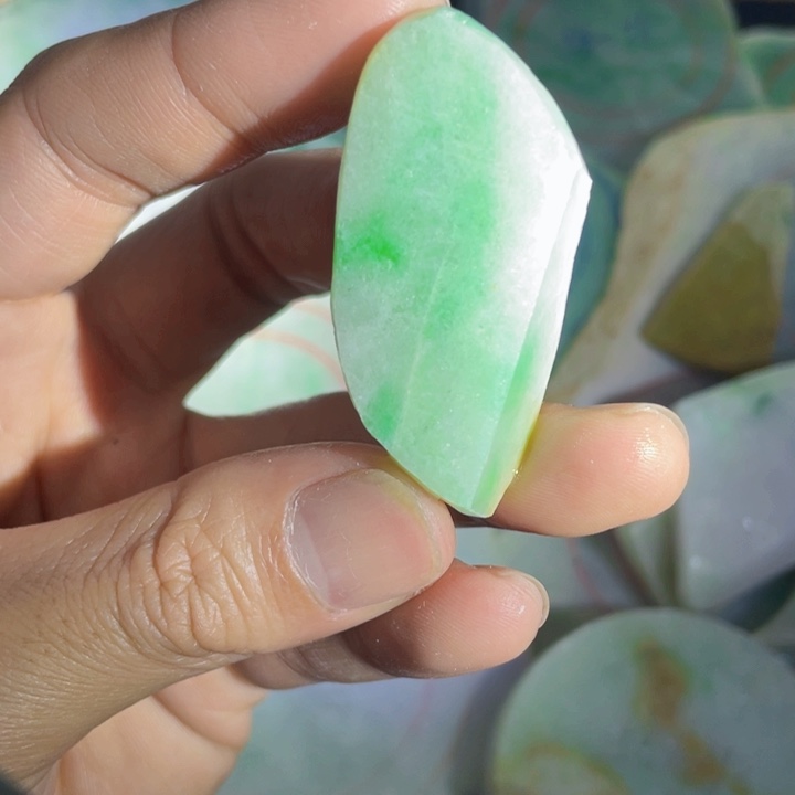 翡翠未镶嵌挂件片料