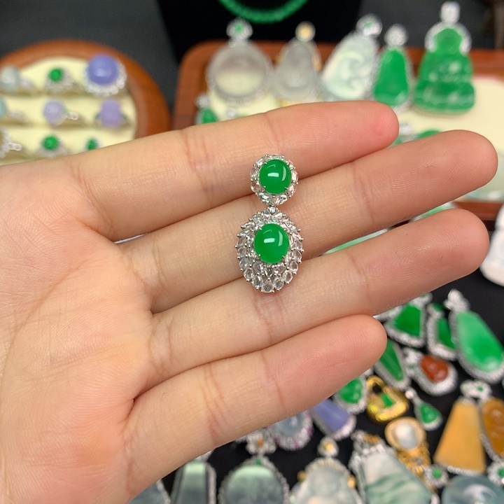 翡翠18K金镶嵌颈饰翡翠