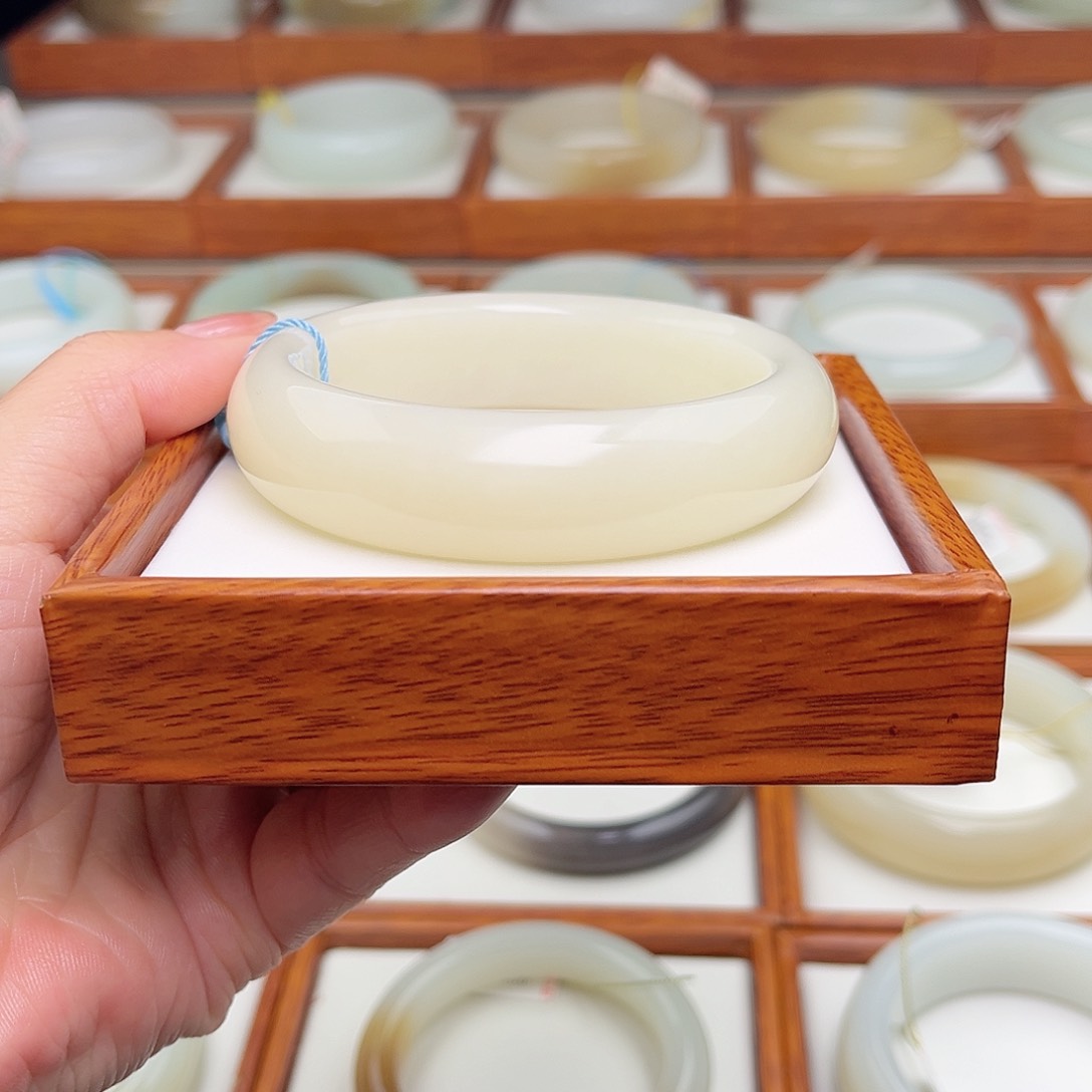 和田玉手镯未镶嵌59.6