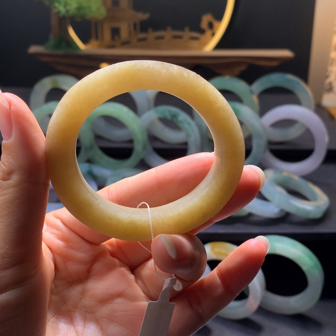 定制翡翠未镶嵌翡翠手镯