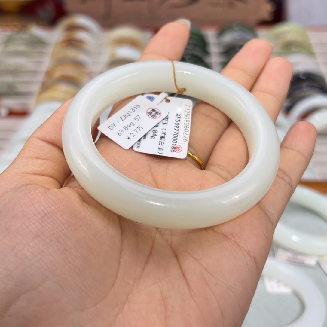 和田玉未镶嵌手镯新疆且末和田玉手镯