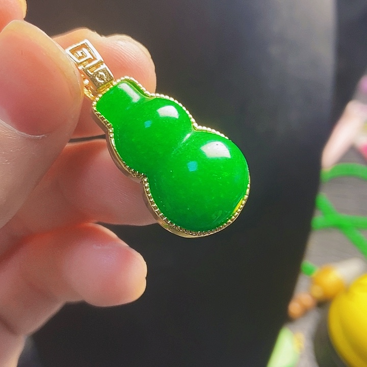 翡翠14K金镶嵌颈饰