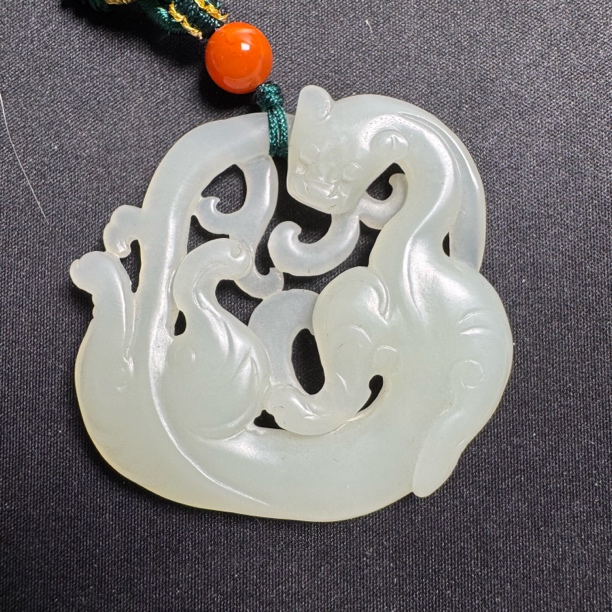 727-和田玉镂空雕螭龙玉佩