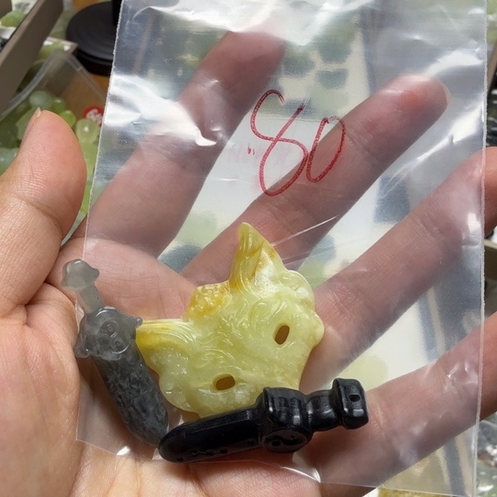 透闪石-蛇纹石玉吊坠未镶嵌