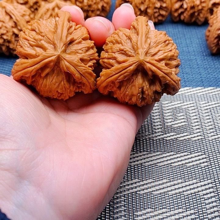 用***9吊坠文玩核桃三棱