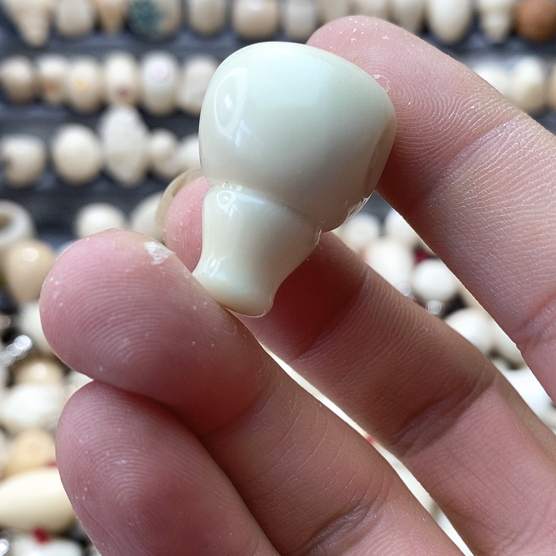 低***调吊坠菩提根/象牙果