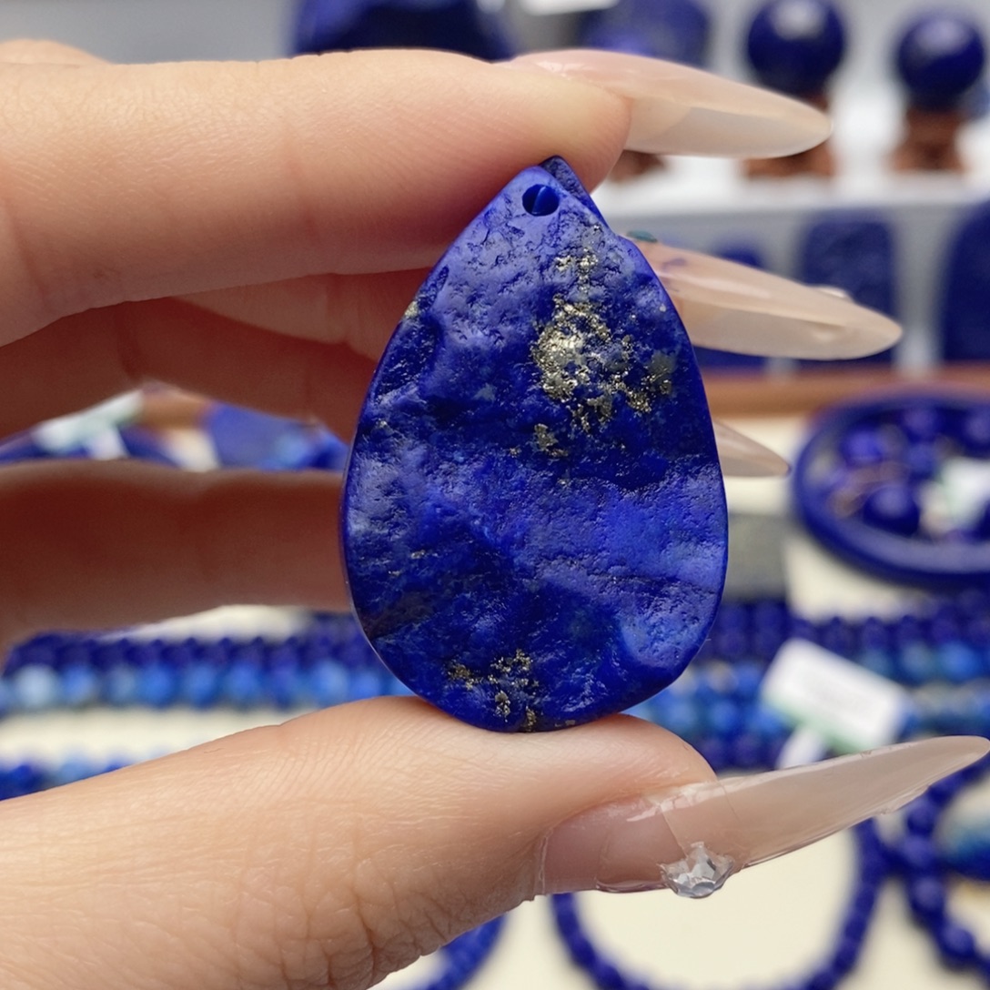 青金石未镶嵌颈饰