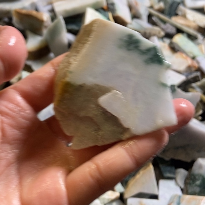 翡翠颈饰未镶嵌天然翡翠