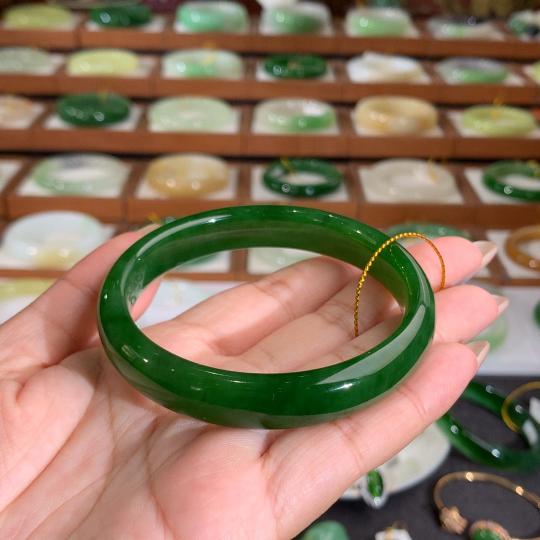 和田玉未镶嵌手镯