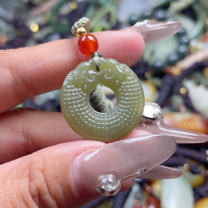 和田玉颈饰未镶嵌