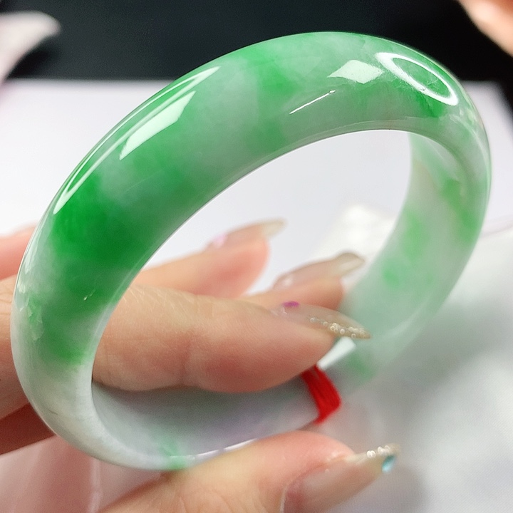 未镶嵌手镯翡翠，909