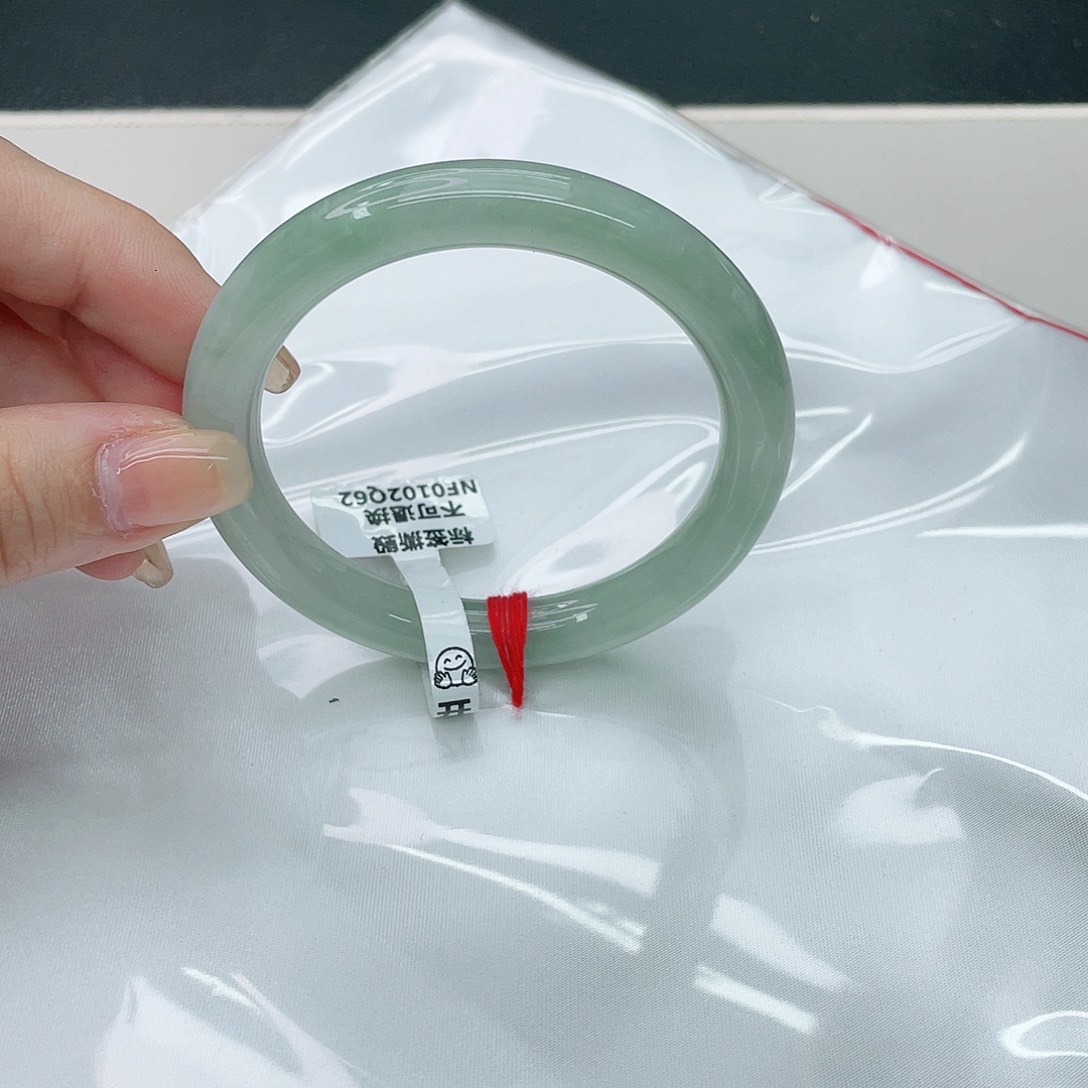 翡翠手镯未镶嵌圆56