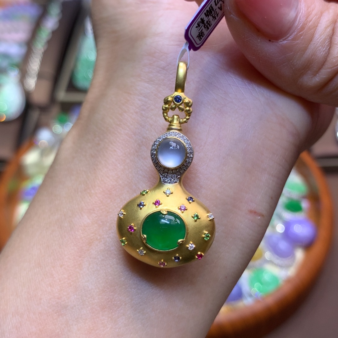 翡翠18K金镶嵌颈饰