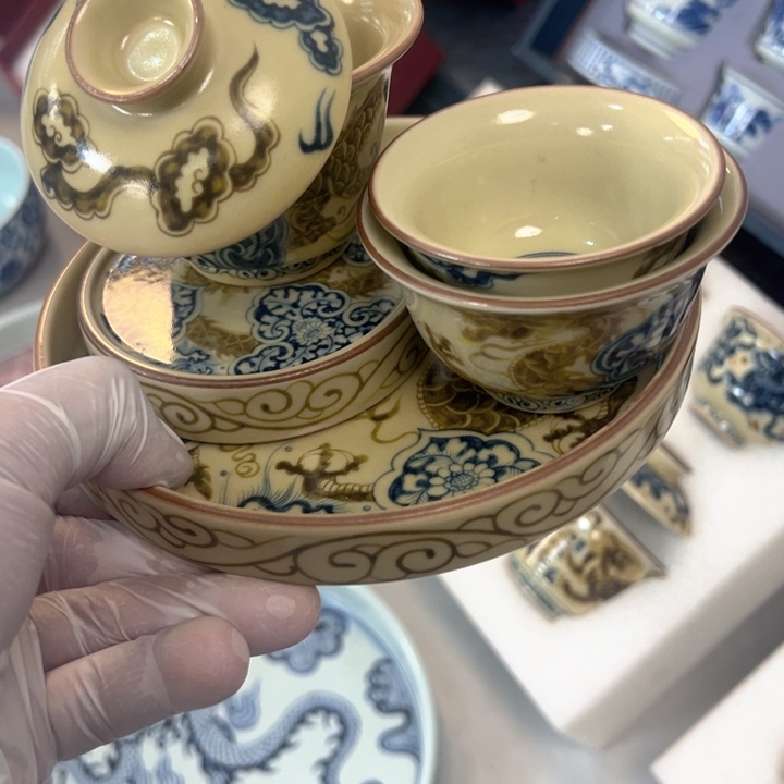 瓷片釉里金穿花龙五件套全品