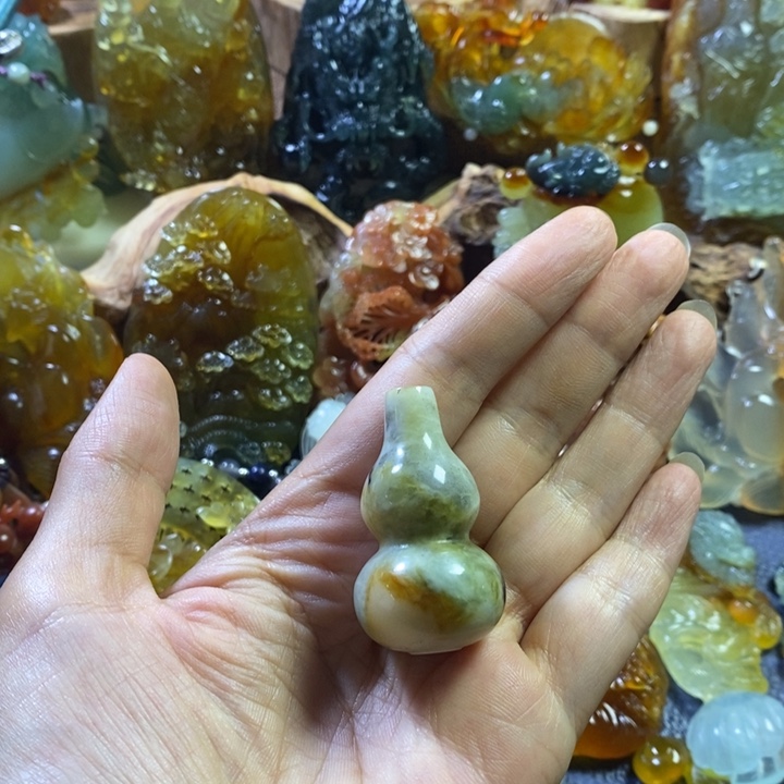 蛇纹石玉未镶嵌颈饰