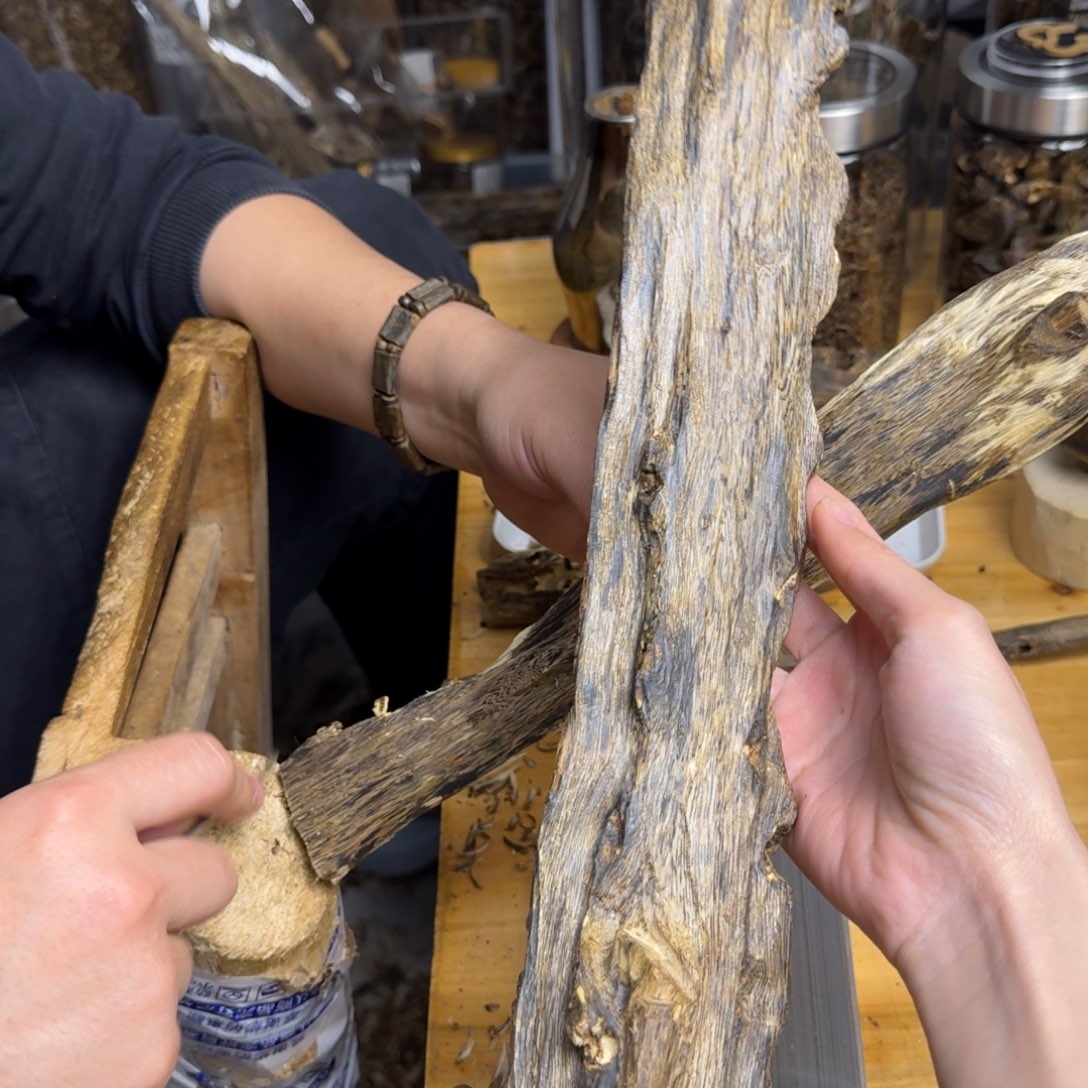 沉香沉香碎屑蓝宝石品种块料