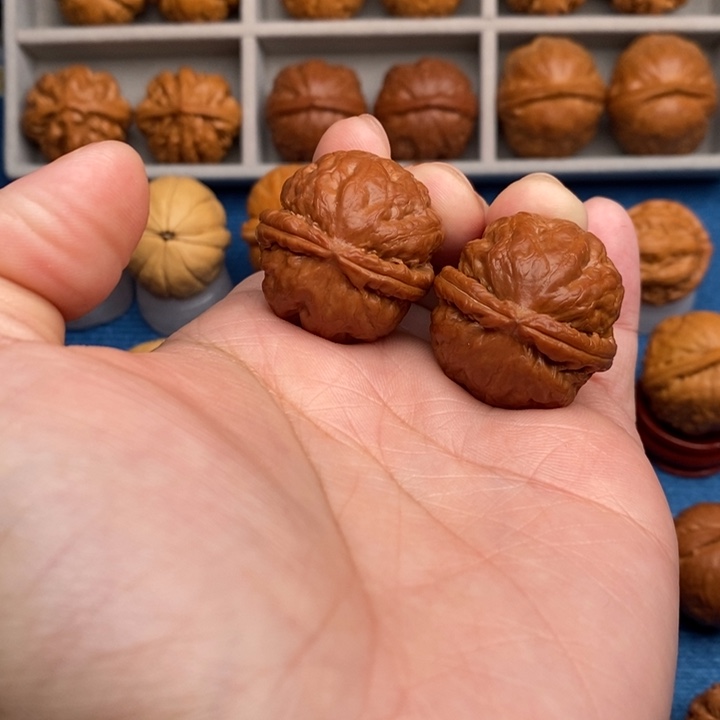 把件文玩核桃绣球