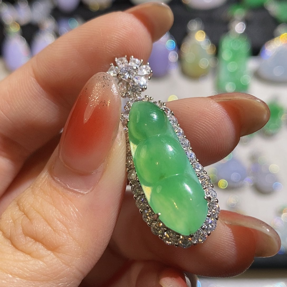 翡翠颈饰银S925镶嵌天然翡翠