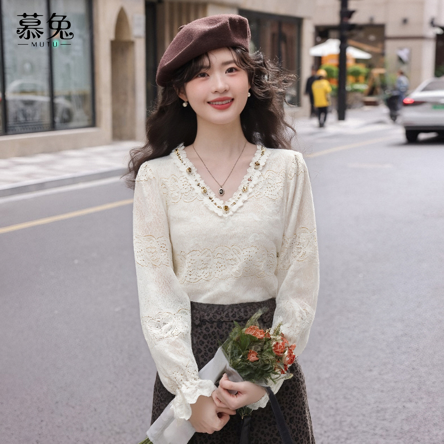 【小铃铛】TU32102法式气质V领蕾丝衫冬季新款宽松显瘦长袖打底上衣