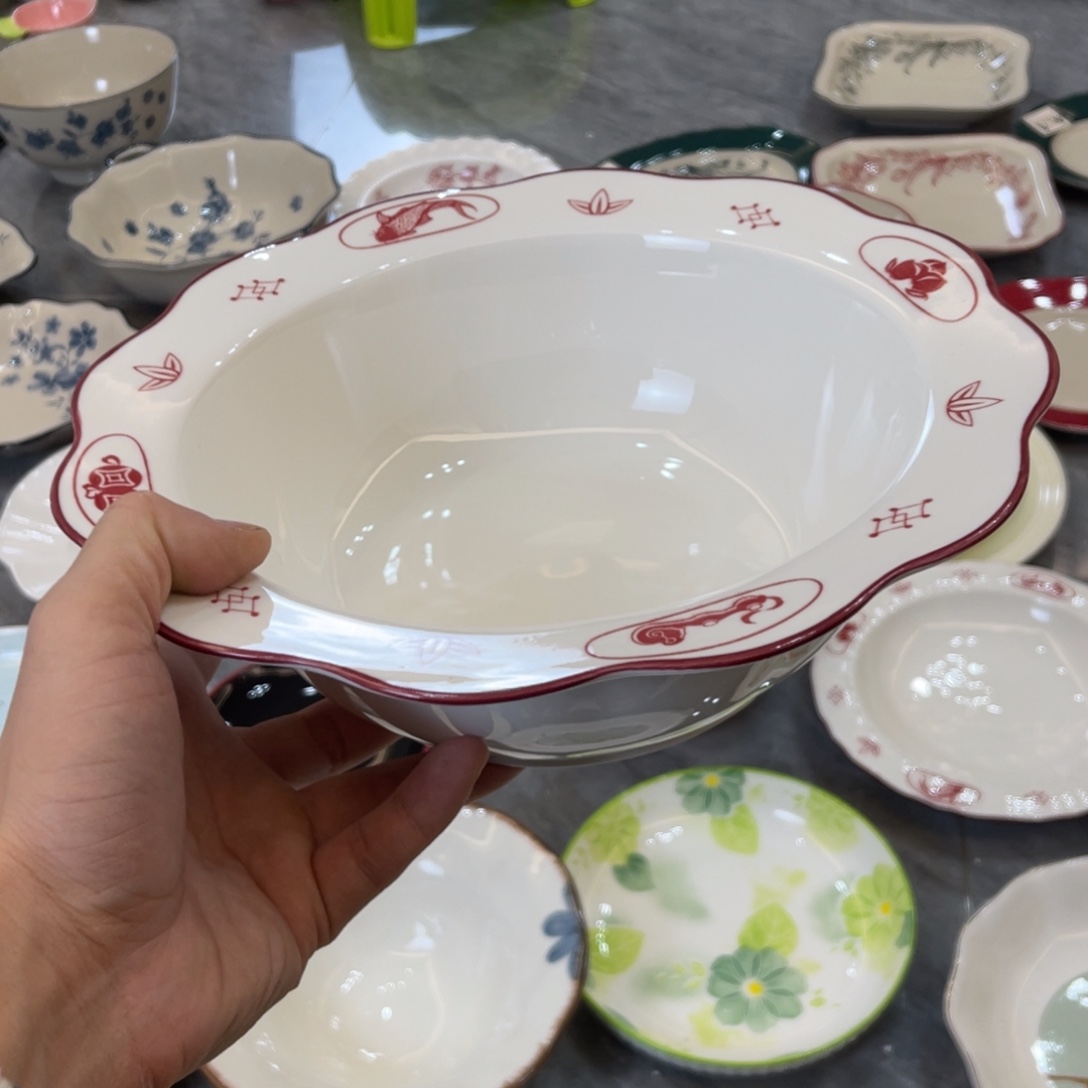 陶瓷微瑕餐具介意勿拍，满18飞！