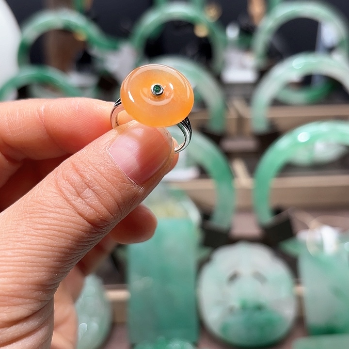 石英质玉颈饰合金