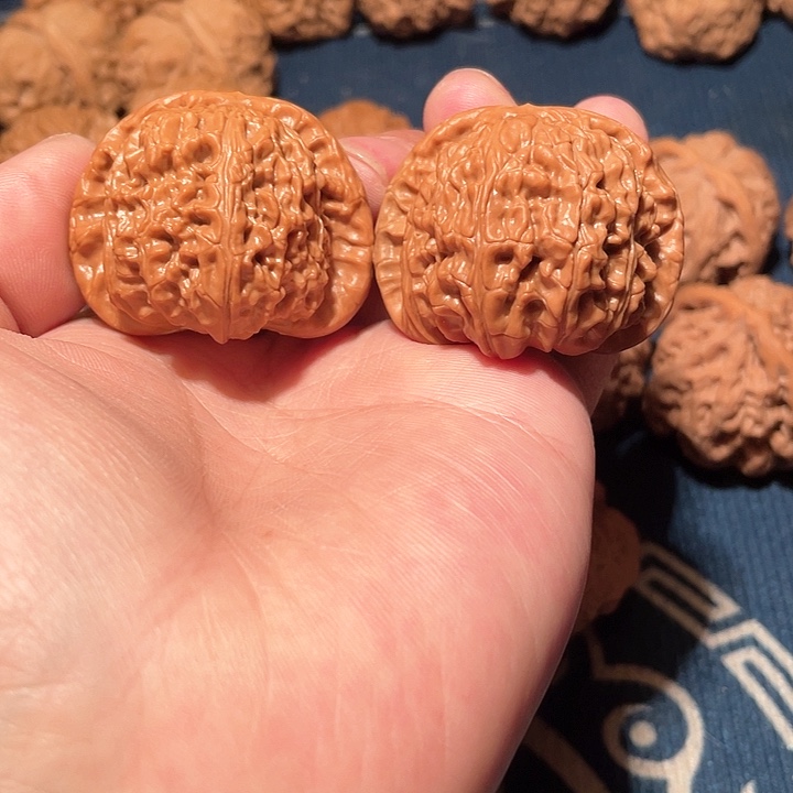 文玩核桃把件球白