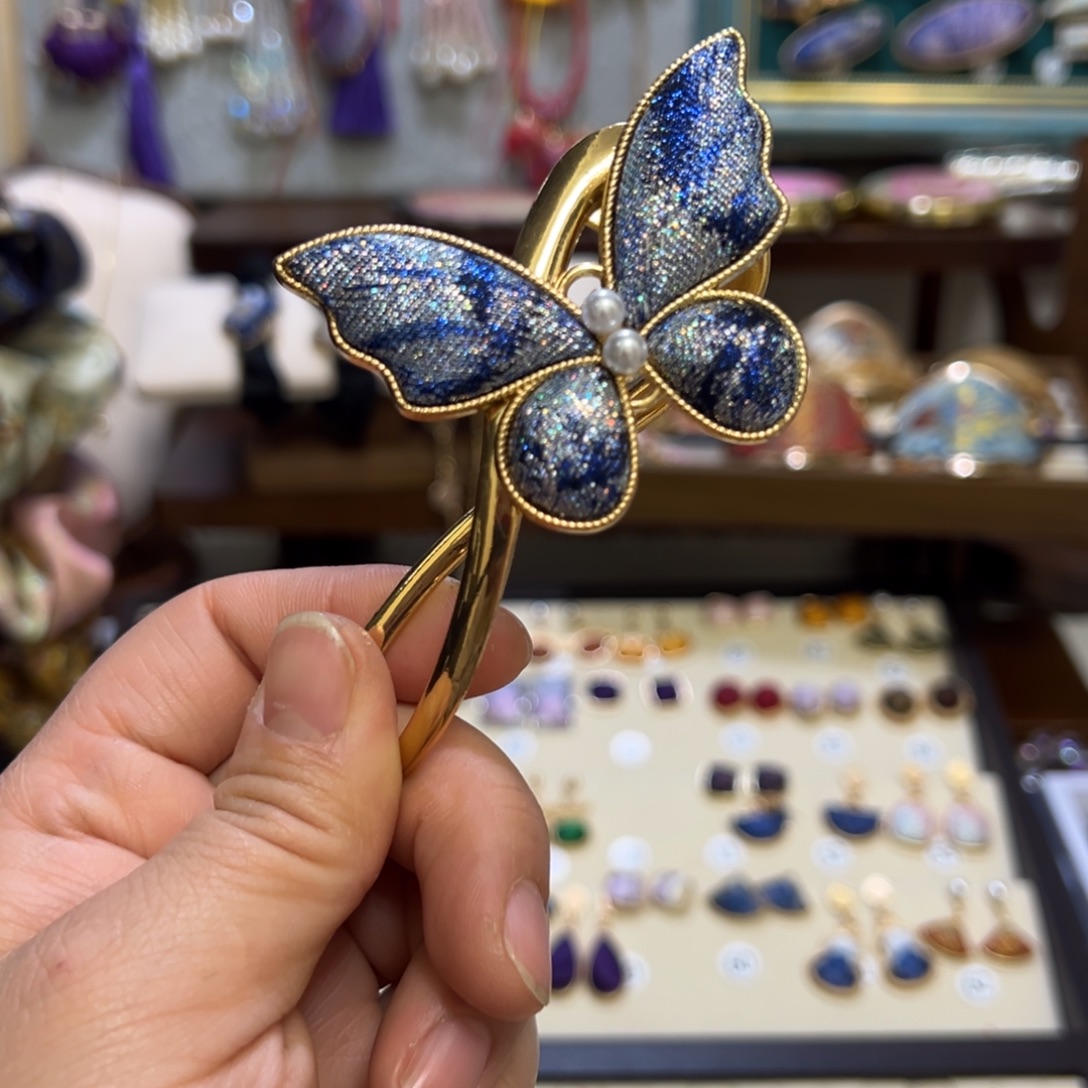 布艺铁合金蝴蝶扭扭夹