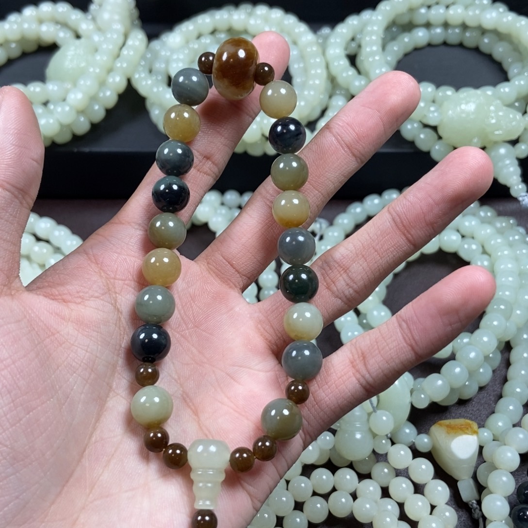 和田玉未镶嵌把件