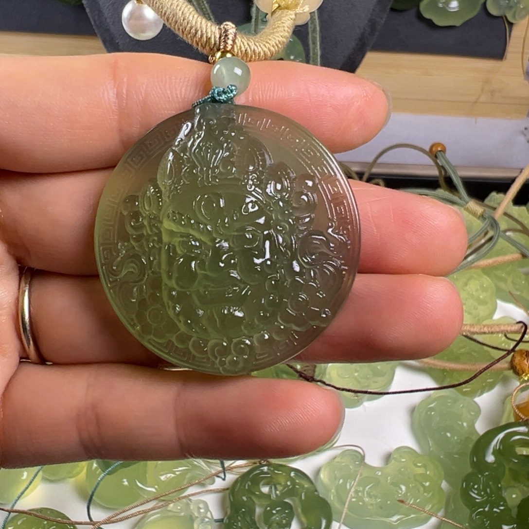 大***º蛇纹石玉未镶嵌颈饰