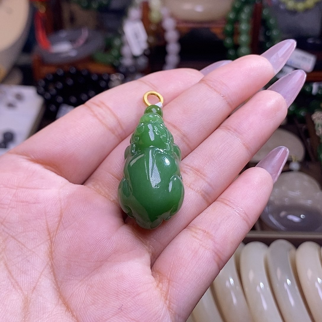 和田玉碧玉老料收藏貔貅吊坠未镶嵌越***好