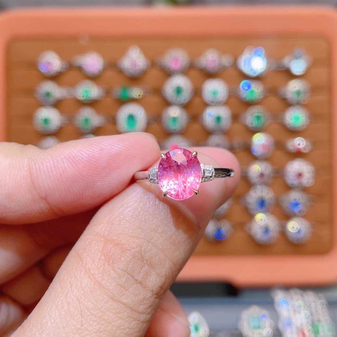 18K金镶嵌戒指尖晶石2.64ct 马亨盖无烧 