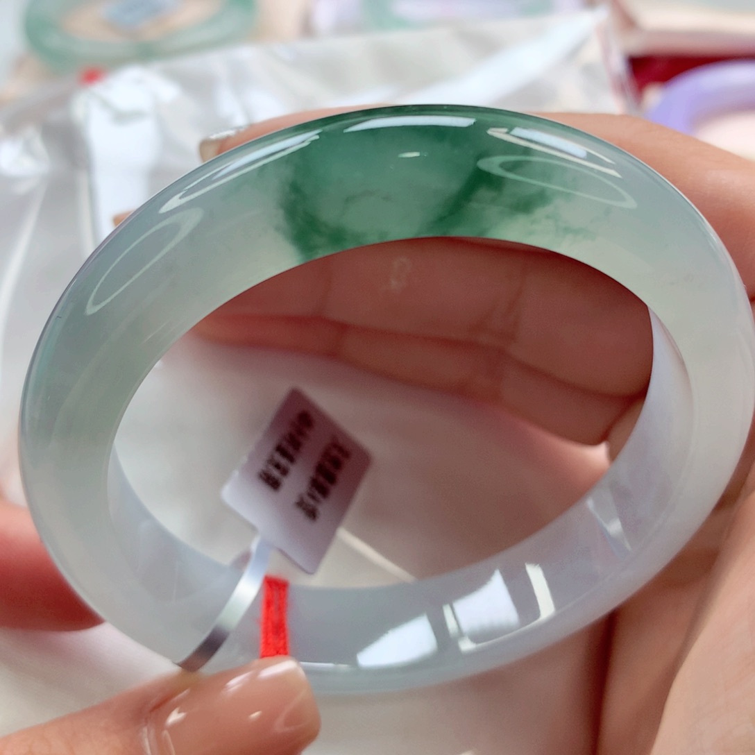 翡翠手镯未镶嵌师妹