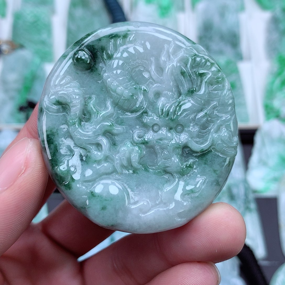 翡翠颈饰未镶嵌翡翠吊坠