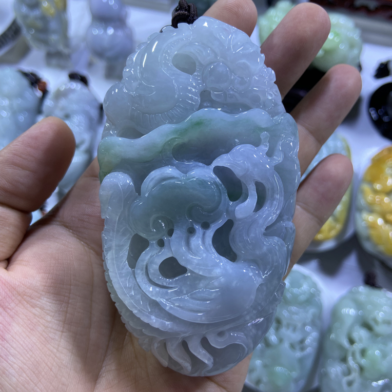 天然缅甸翡翠A货，龙凤寓意龙凤吉祥，精工立体淡紫俏色巧雕手把件