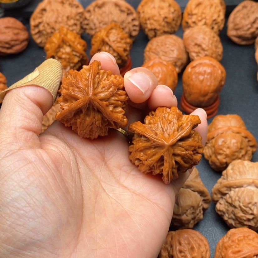 【闪购商品】文玩核桃把件M****c三棱