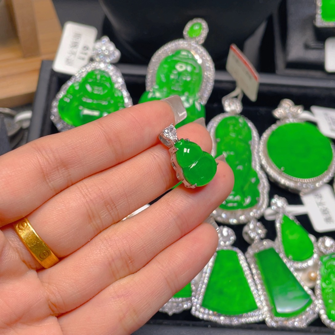 翡翠未镶嵌吊坠(不含链)