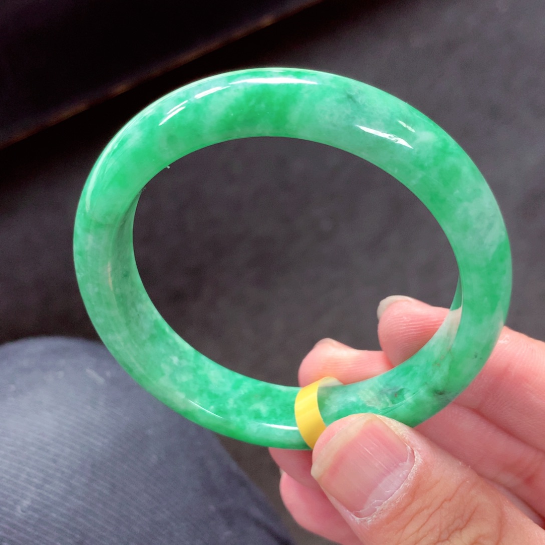 翡翠手镯未镶嵌缅甸