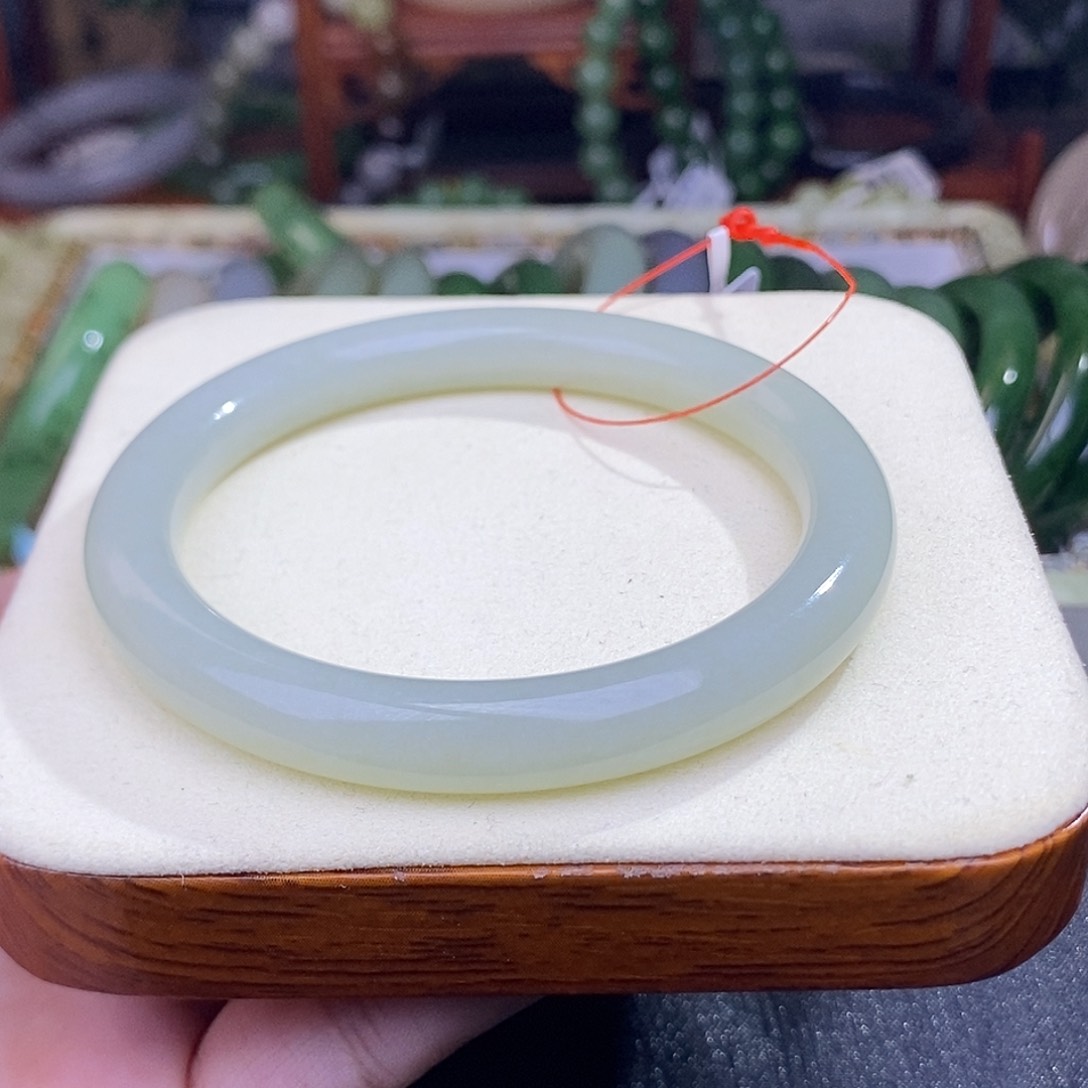 和田玉清货价且末蓝圆条60未镶嵌