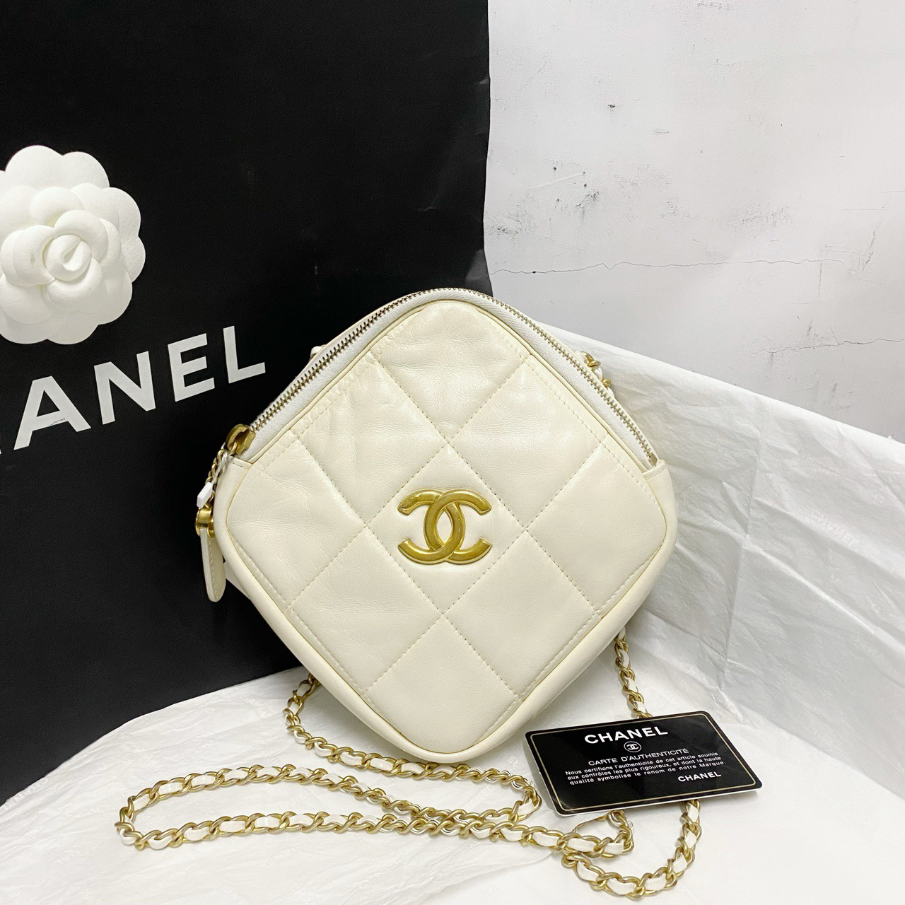 99新 Chanel/香奈儿 香奈儿 秀款 钻石包羊皮白色30开/TT/93396/