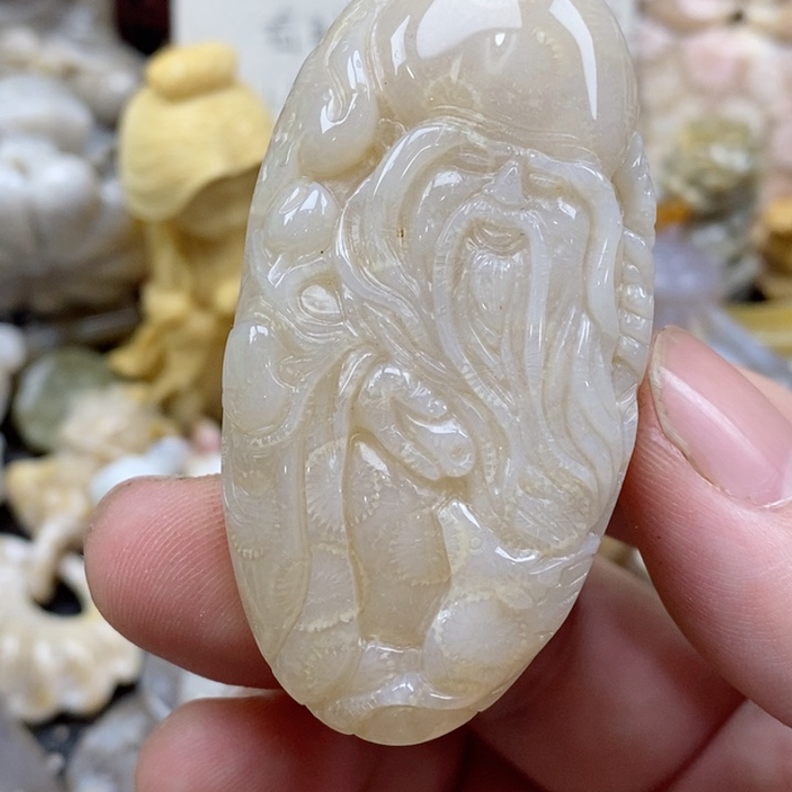 颈饰未镶嵌硅化珊瑚（珊瑚玉）