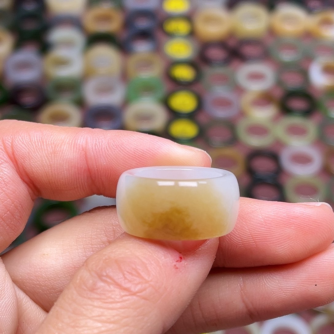 和田玉戒指未镶嵌16.2 一口糖 无鉴赏