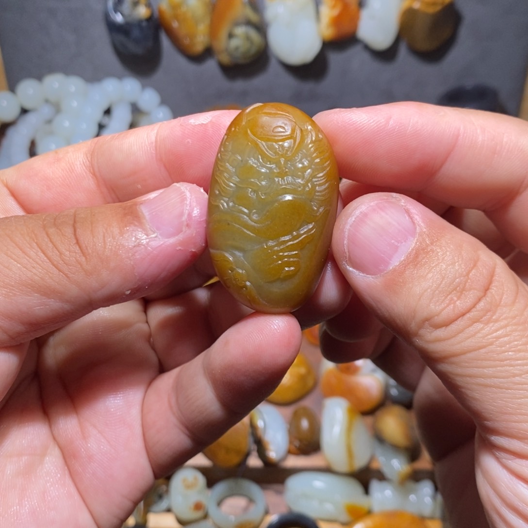 和田玉颈饰未镶嵌森