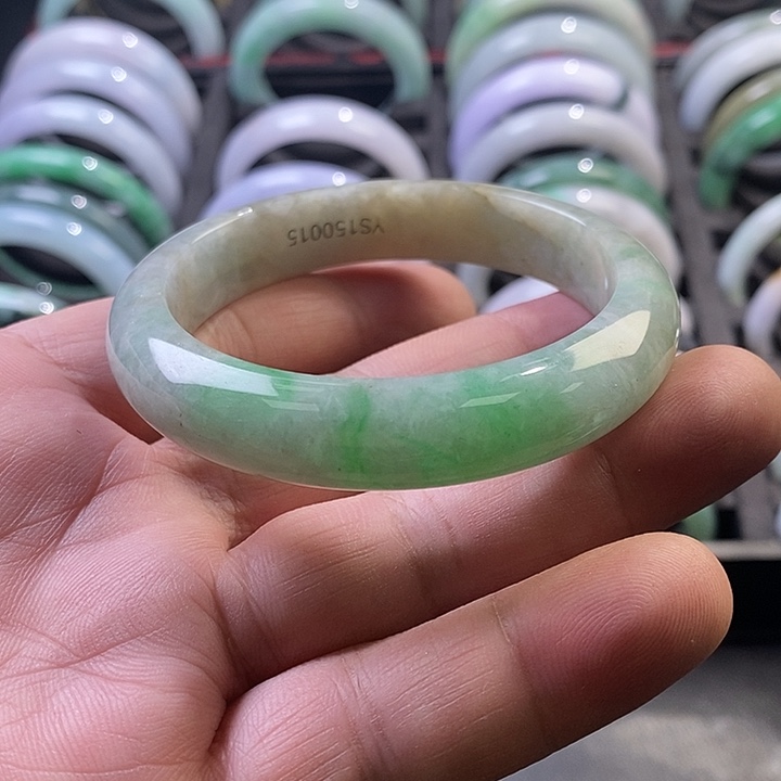 翡翠未镶嵌手镯9、正