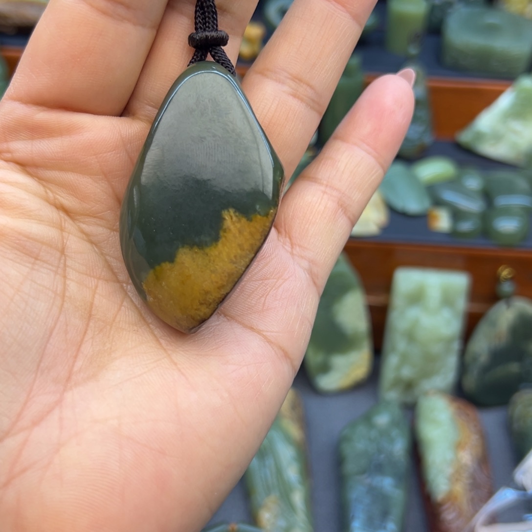 宿***傅岫岩河磨玉（透闪石质玉）未镶嵌挂件