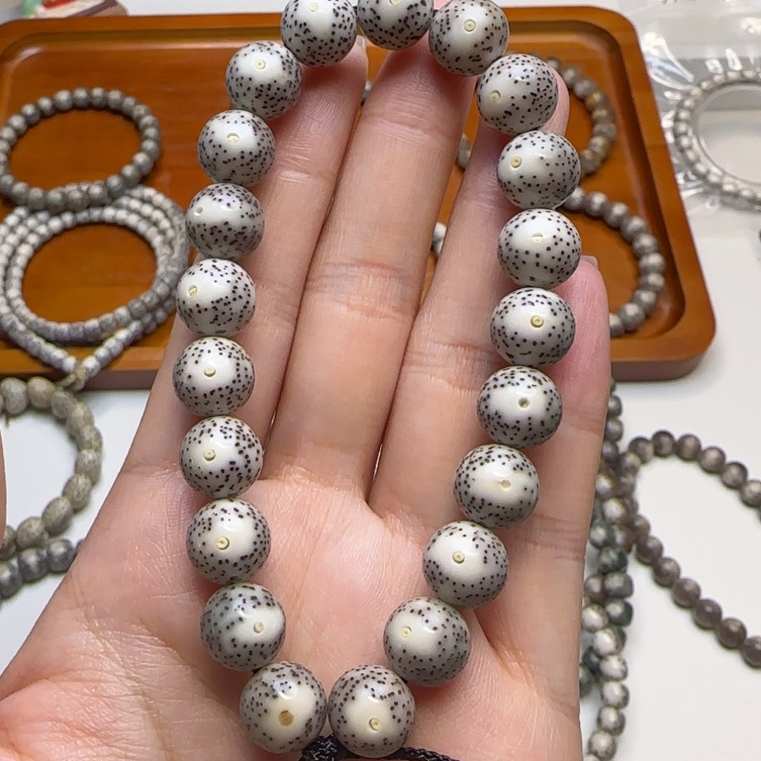 星月菩提手串石玉11圆珠双留白手持