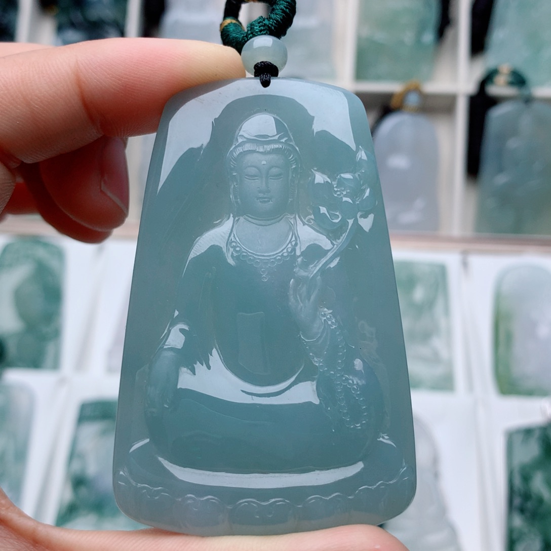 翡翠颈饰未镶嵌三****念素衣