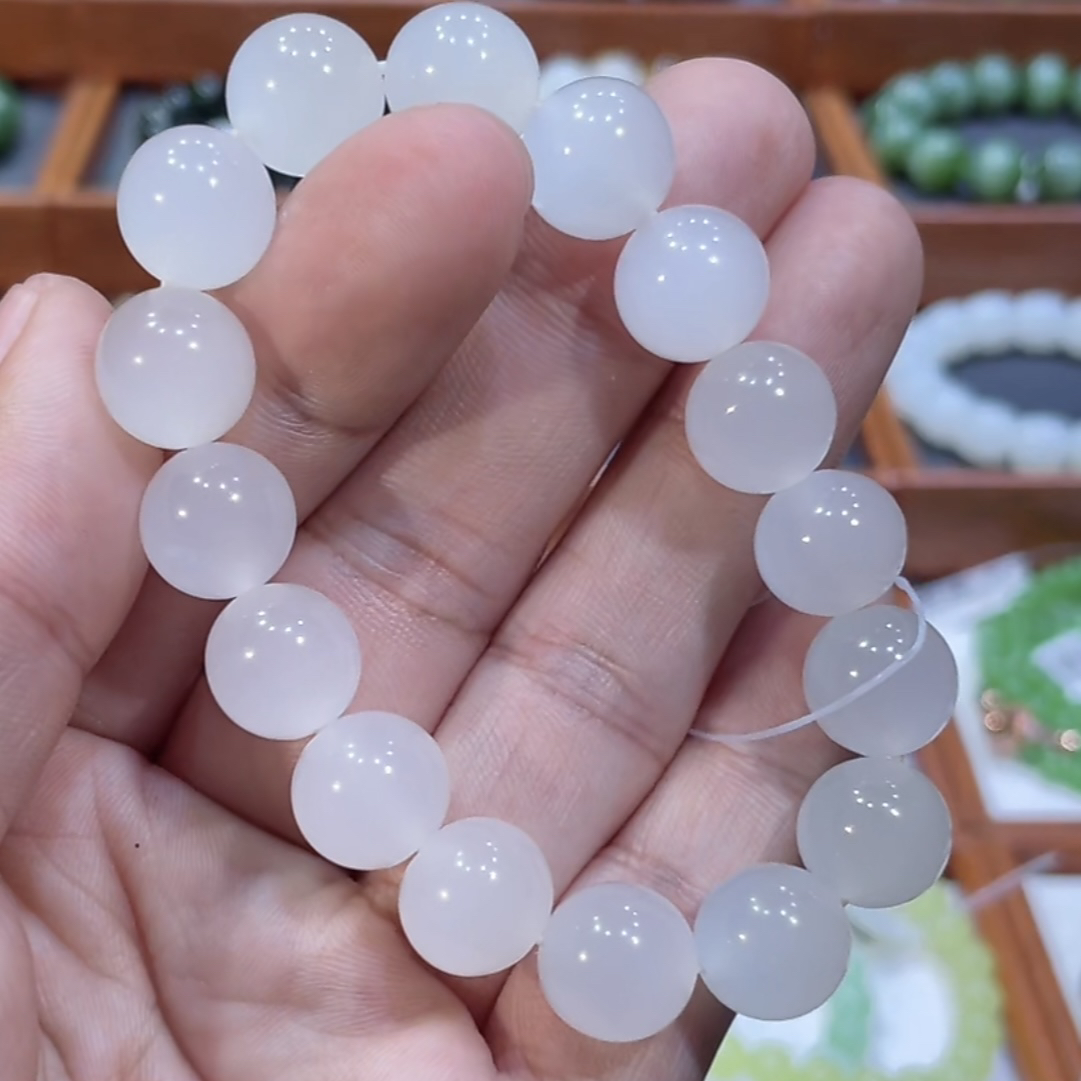 和田玉高冰起荧光猫眼白玉手串12mm